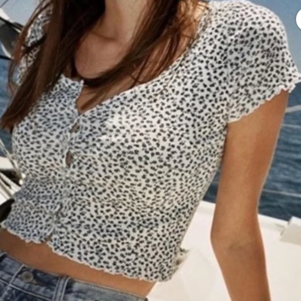 BRANDY MELVILLE WHITE AND BLACK FLORAL TOP